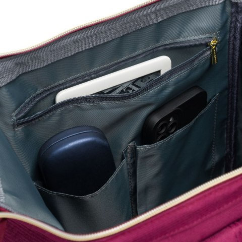 Jednokomorowy plecak damski z poliestru w burgundowym kolorze, wyposażony w port USB - Peterson