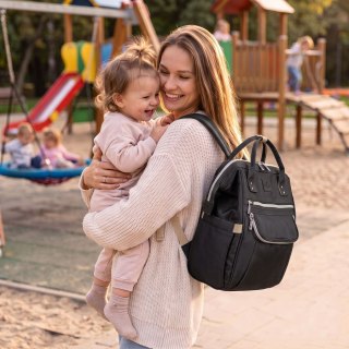 Plecak typu mommy-bag wykonany z poliestru w czarnym kolorze, dwukomorowy i zamykany suwakiem - Peterson