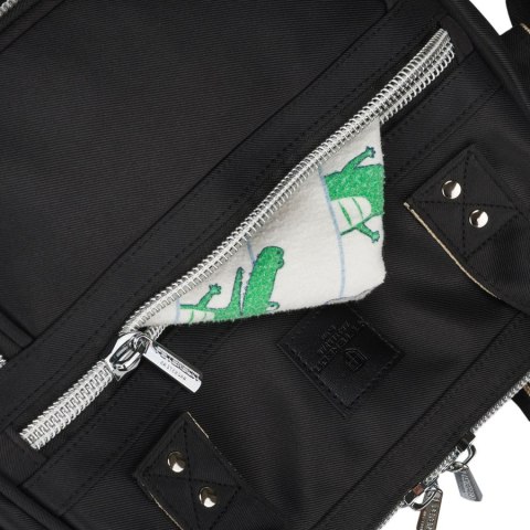 Plecak typu mommy-bag wykonany z poliestru w czarnym kolorze, dwukomorowy i zamykany suwakiem - Peterson